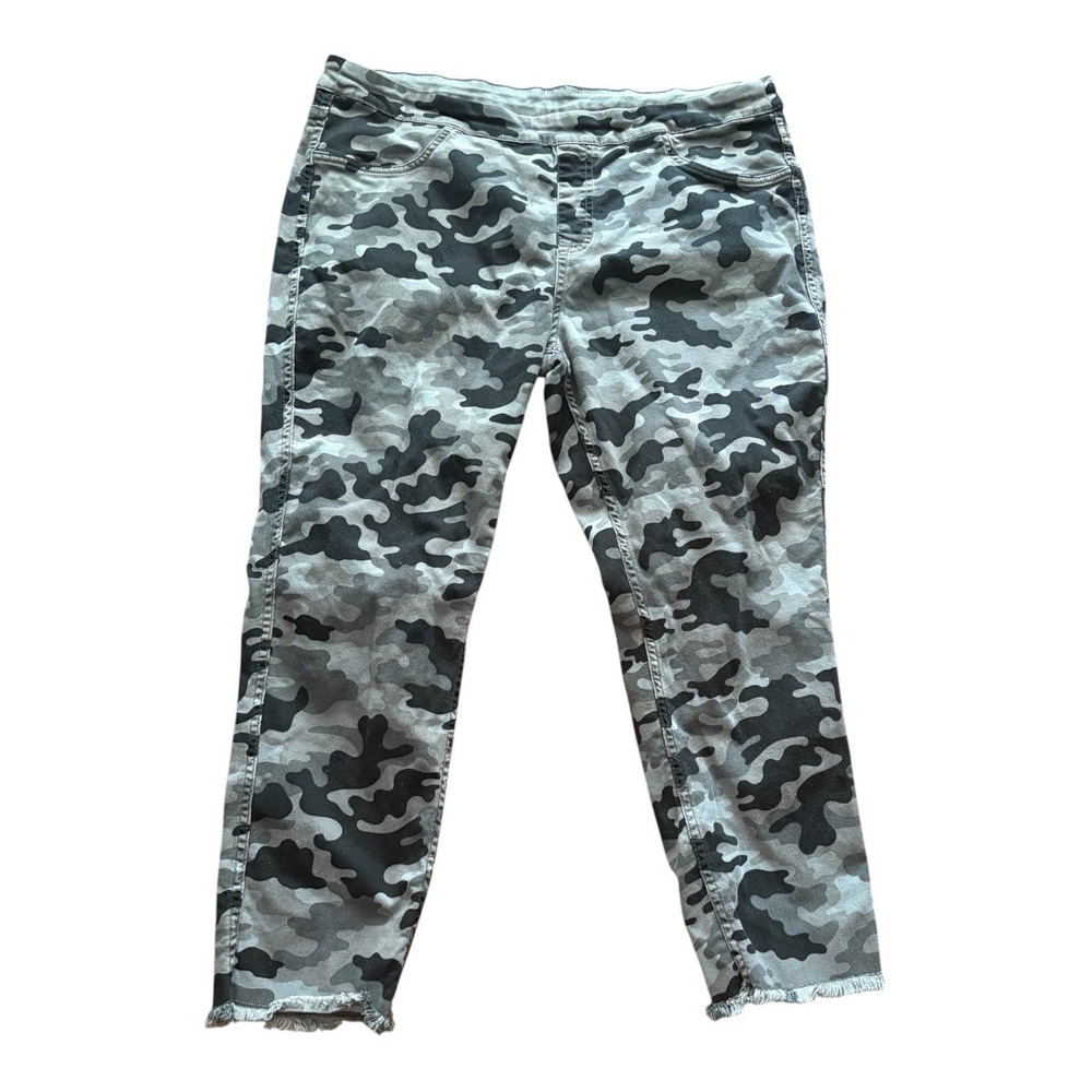 Democracy Reversible Camo to Solid Olive Green Crop Pants Petite XL PXL